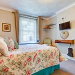 Cambridge House (adults Only) Πανσιόν